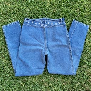 Daisy Embroidered Jeans 🌼